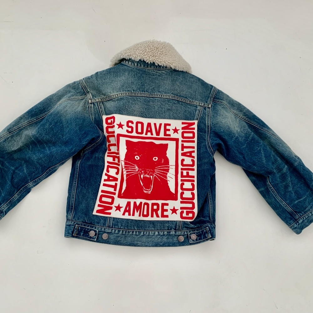 Gucci ,,Guccification'' Tiger Print Denim Jacket with shearling collar - Picture 7 of 12